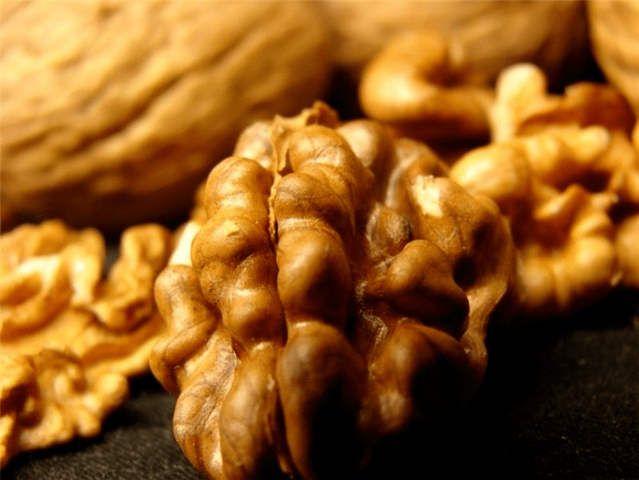 အာနိသင်အတွက် walnuts